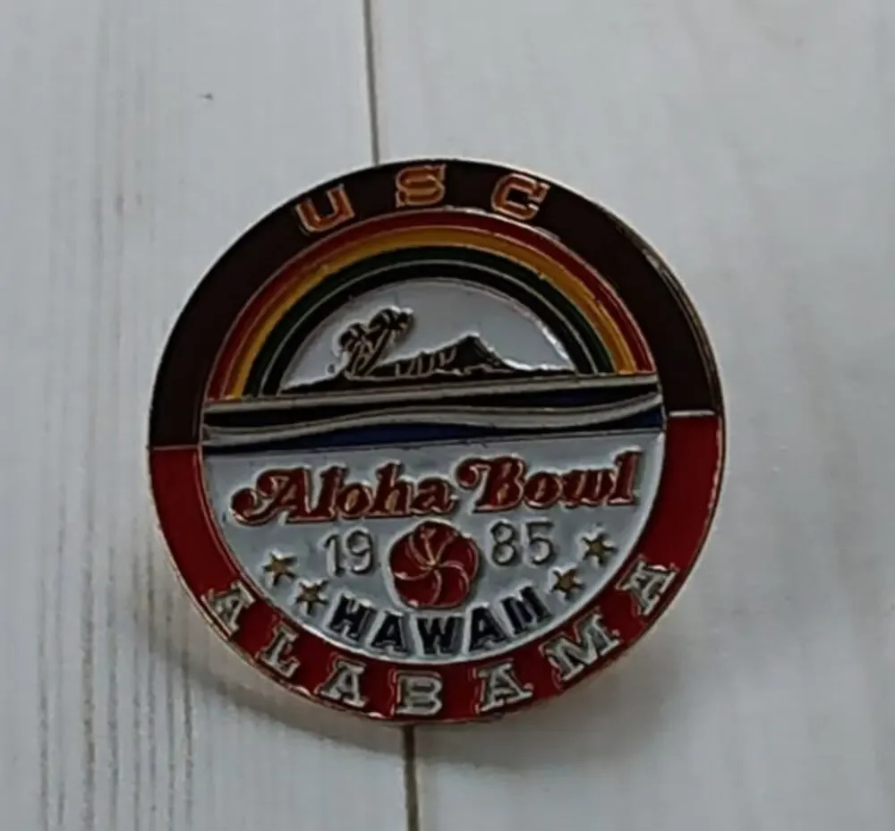 1985 Aloha Bowl Hawaii USC Trojans Alabama Crimson Tide Pin College NCAA